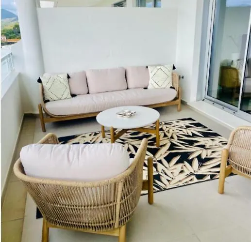 Oceana Gardens - Family Getaway Εστεπόνα