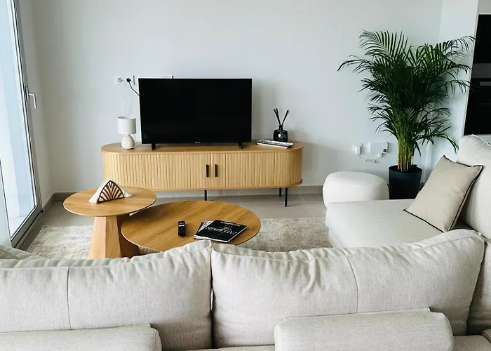 Apartment Oceana Gardens - Family Getaway Estepona